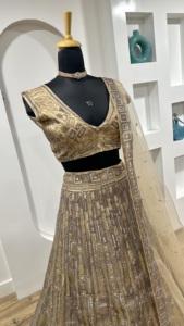 Красиво оформленный Lehenga Choli, свадебная работа, жоржет, цветочные акценты, расшитые блестками, узоры с рукавами, заказ