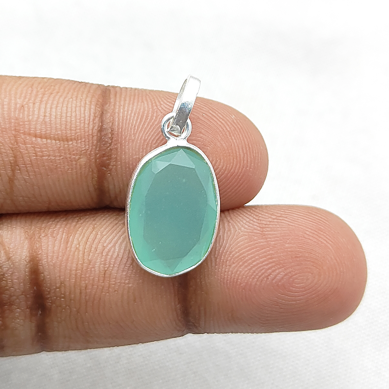 สีเงินอควาคาลซิโดนี