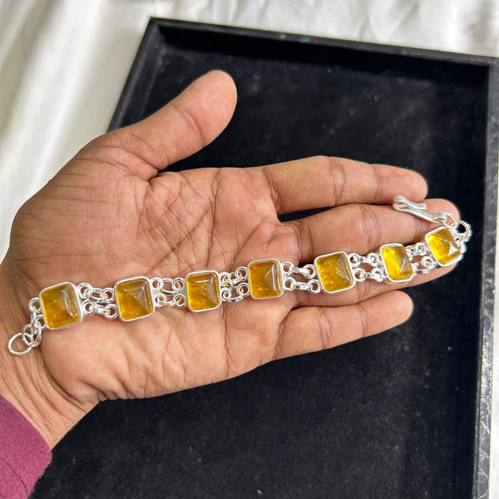 สีเหลือง