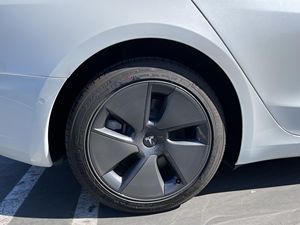 2022特斯拉Model 3远程AWD双电机358英里范围电动汽车采用自动驾驶技术降低售价