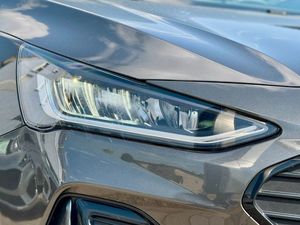 2024フォードFOCUSアスパイア電気ガソリン燃料左ハンドルレザーシートライト & ダークインテリアFWDタイヤサイズR16