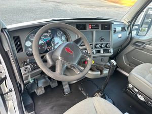 Düzgünce kullanılan 2017 Ken değer T680 2 A x l e traktör şimdi satışa hazır - Product Image 3