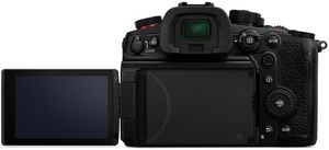 松下Lumix GH7无反光镜即时相机，配有12-60毫米f/2.8-4镜头和64gb SF-M Tough系列存储卡型号DC-GH7LK - Product Image 3