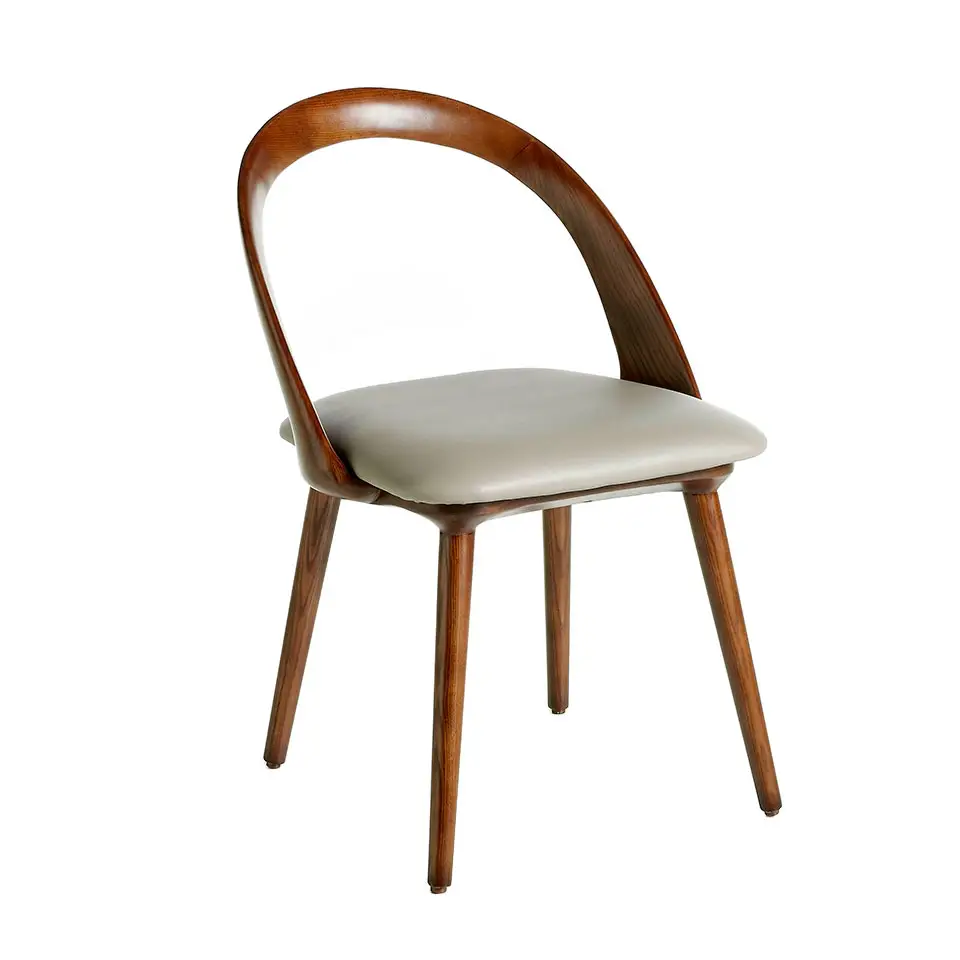 Cadeira de luxo com design moderno, cadeiras estofadas de madeira venenda em tons de noz, sala de jantar, restaurante, hotel