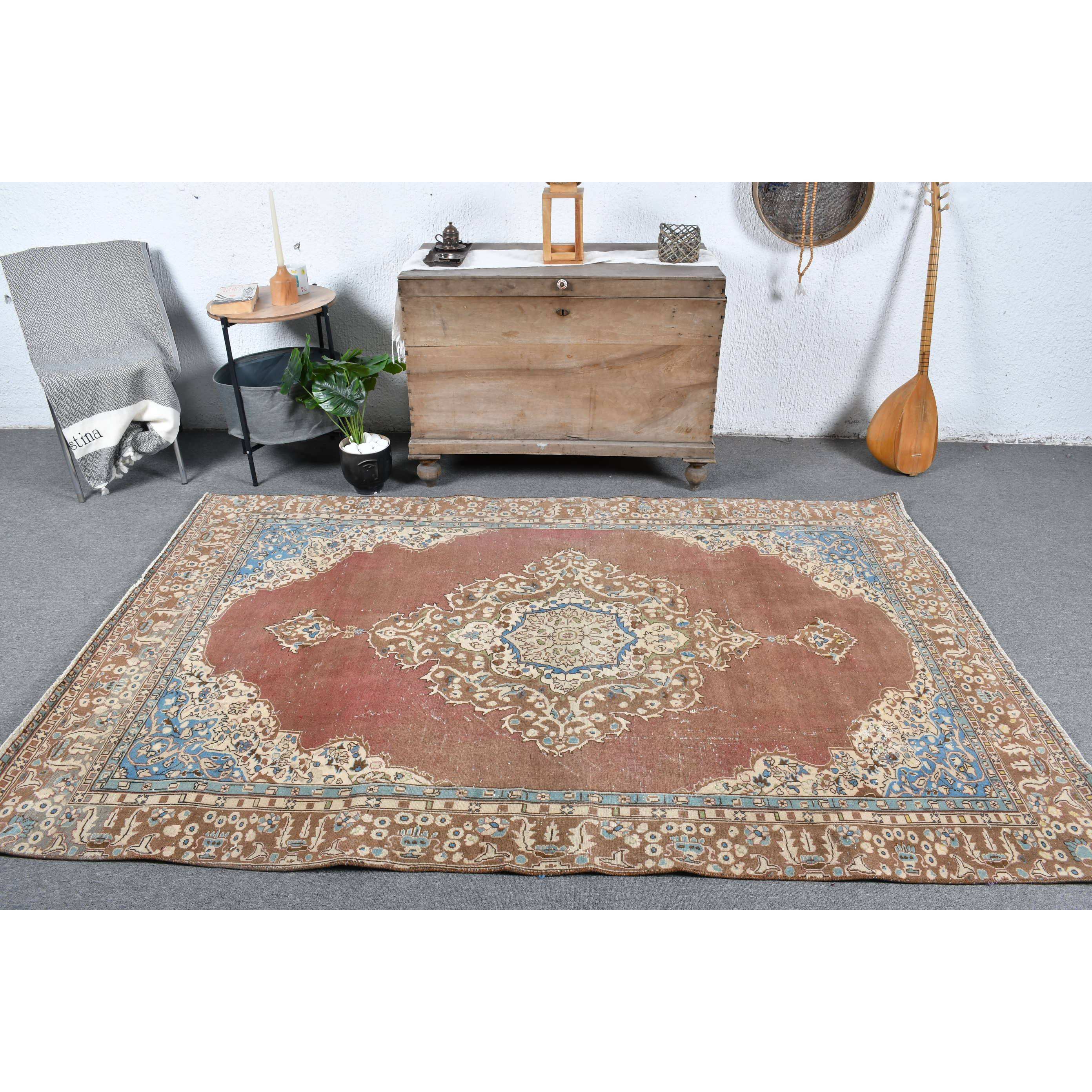 สีน้ำตาล