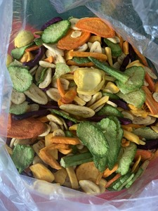 香脆混合菠萝蜜，香蕉，胡萝卜，红薯，芋头小吃出口，干混合干果和蔬菜从越南