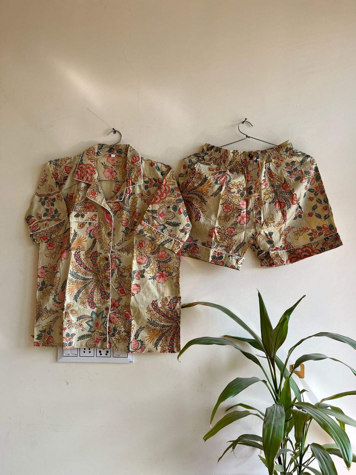 สีเหลือง