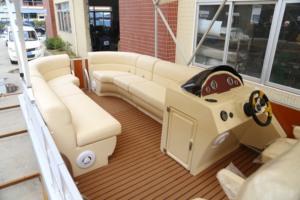 2025 popolare barca pontone in alluminio di grado marino OEM/ODM con barra da cucina e Set combinato di motori fuoribordo per uso lago - Product Image 6
