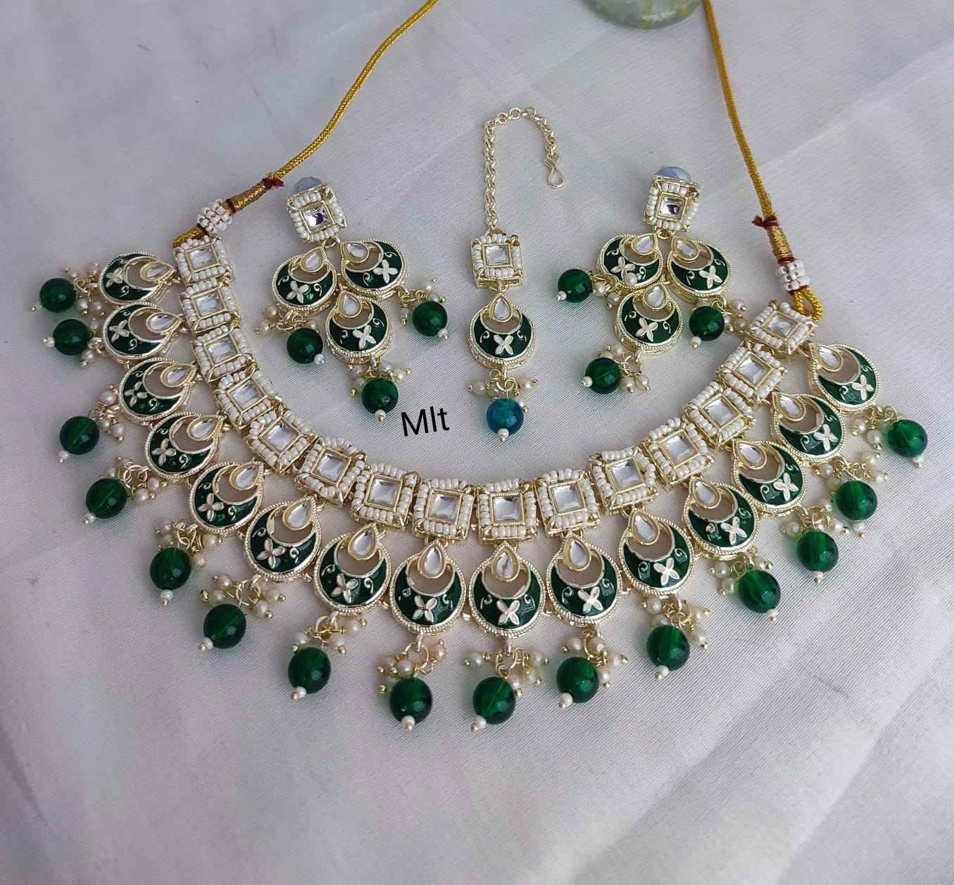 สีเขียว