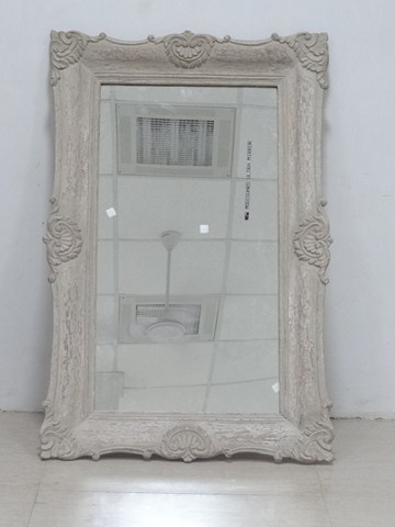 กระจกติดผนัง