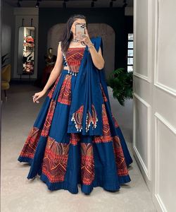 デザイナーLehengaCholi: インド人のための複雑な刺EmbroideryブライダルレヘンガチョリセットとエレガントなパーティーウェアLehengaCholiセット - Product Image 6