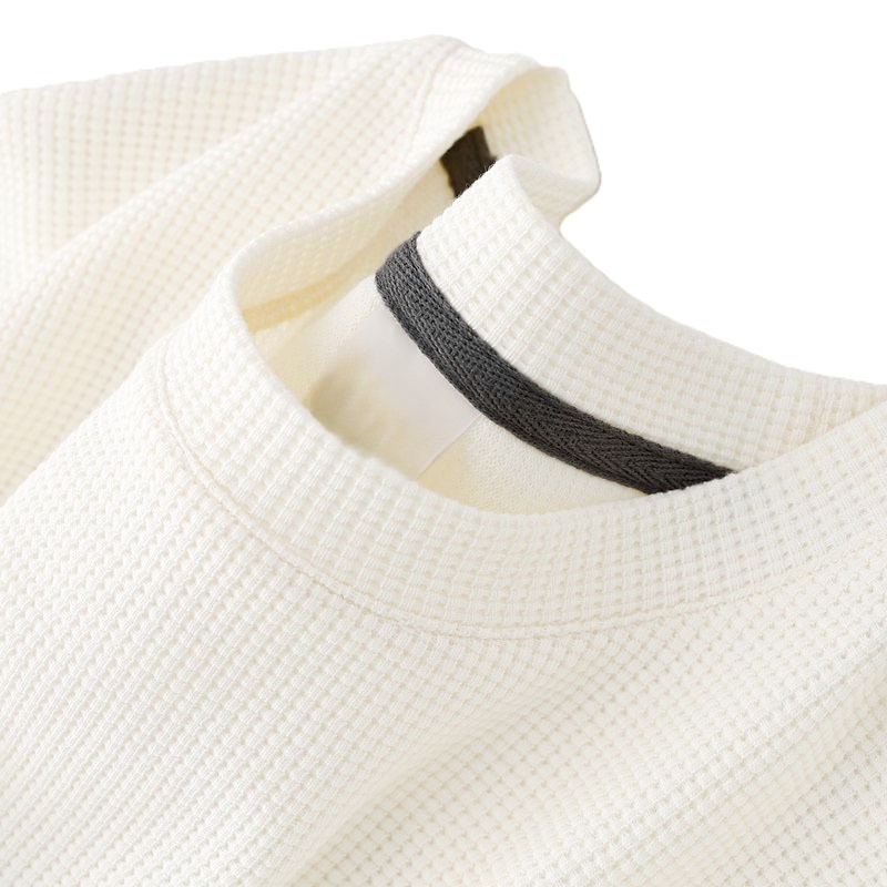 White waffle-print short-sleeved shirt with O collar