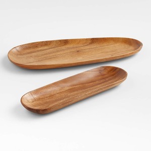 Acacia Wood Long Oblong Platterは、アカシアの木製スレートで作られたサービングトレイです。丸みを帯びたエッジと滑らかな長方形の形状をしています - Product Image 4