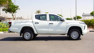 2023三菱L 200 DCピックアップターボ2.4Dハイブリッドエンジンホワイト自動変速機4X4 R21新品送料無料