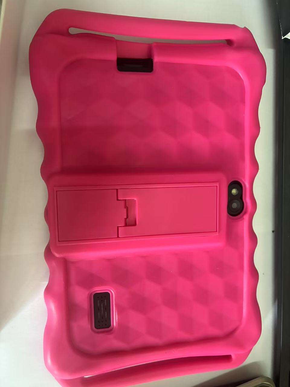 Avec le cas antichoc rose d'EVA