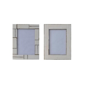 Cornice in corno di bufalo con dettagli a grana lucida creata per evidenziare fotografie preziose con brillantezza artigianale