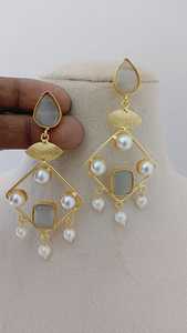 <span class=keywords><strong>Ruby</strong></span> Pearl Dangler Ohrringe Set Regal und festlicher Look Bulk Product Custom ized Design Modernes Muster