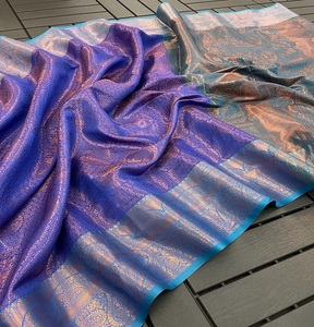 印度设计师Banarasi手织机pattu kanjivaram真丝重铜zari，对比丰富的pallu和锦缎衬衫真丝