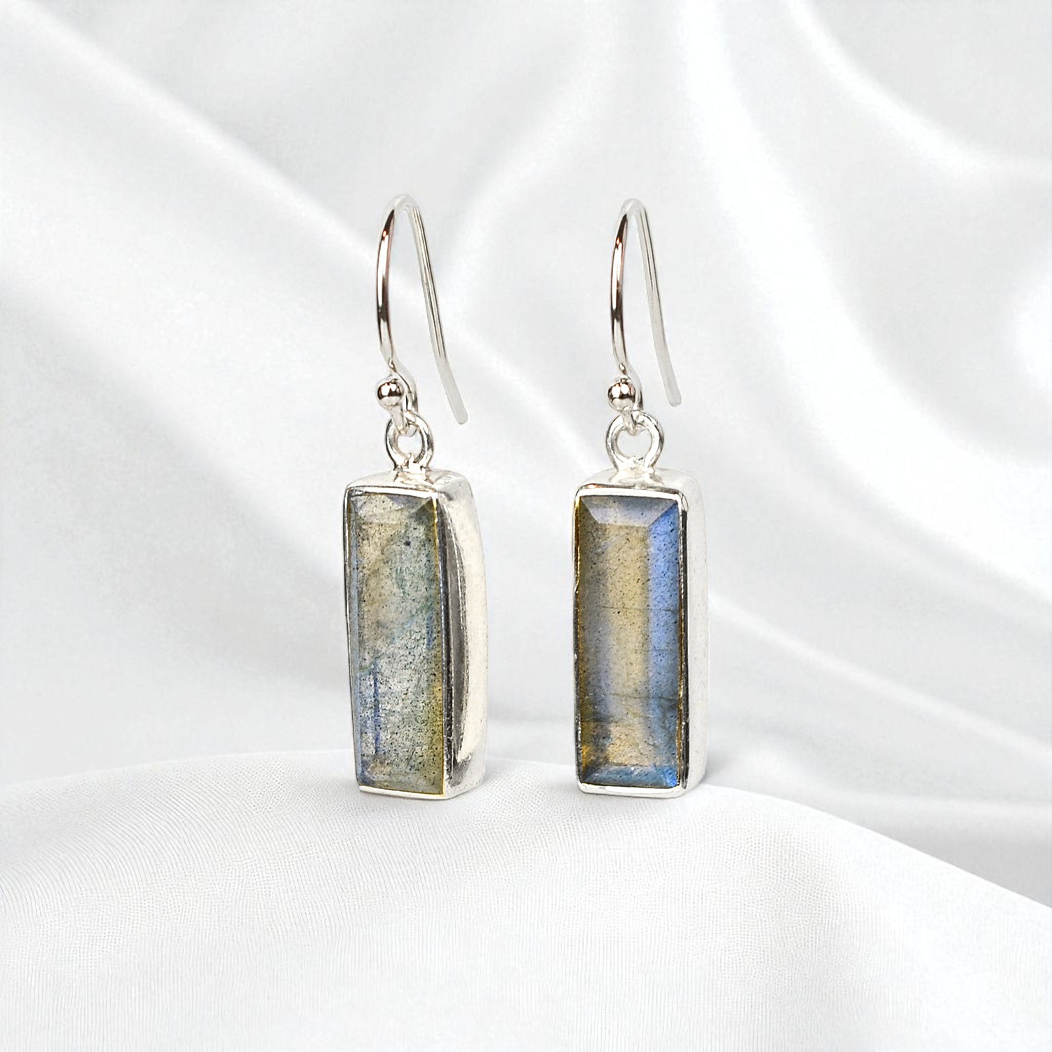 เงินแลบราโดไรต์