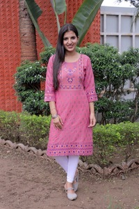 Dupatta ile pantolon ile bayan <span class=keywords><strong>Kurti</strong></span> için yeni Trendy son geleneksel en özel baskılı Kurtis - Product Image 3