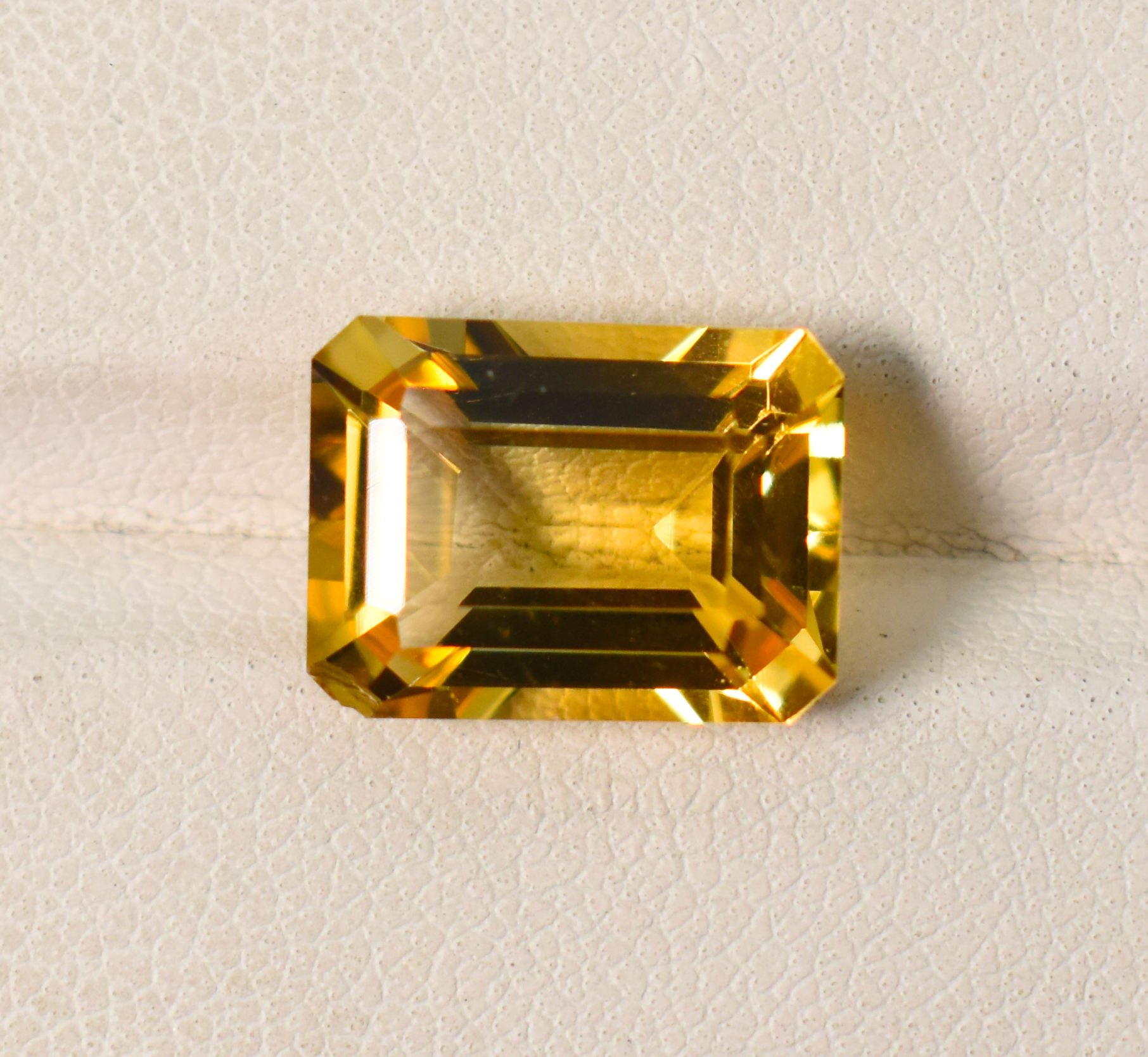 สีเหลือง