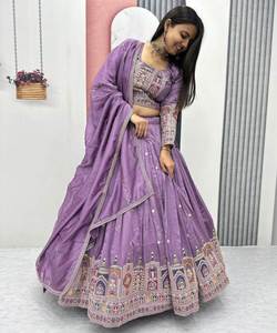 シックな市松模様のパーティーウェアLehenga <span class=keywords><strong>Choli</strong></span>: スタイリッシュなLehenga <span class=keywords><strong>Choli</strong></span>セットストーンワーク詳細ショートドレス女性用パーティークルタ