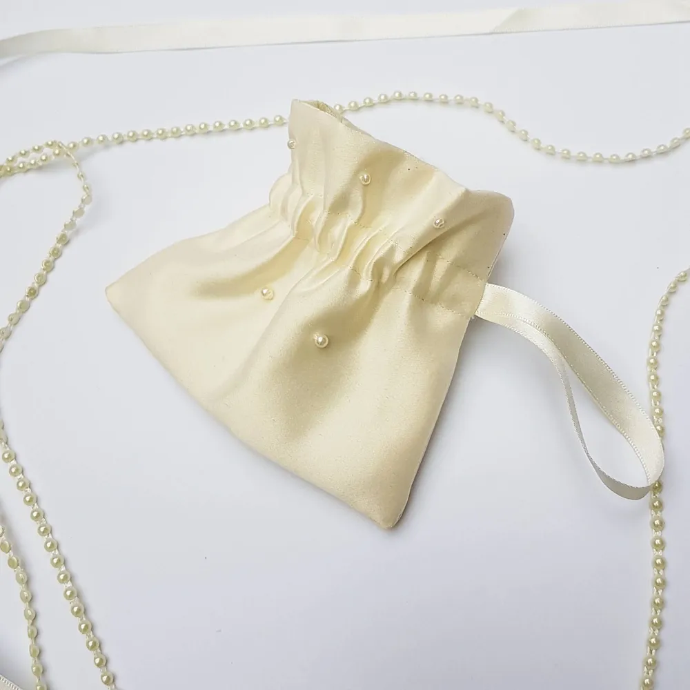 Bolsa De satén con cordón de tela personalizada, bolsa pequeña de seda para regalo y embalaje de joyas con logotipo
