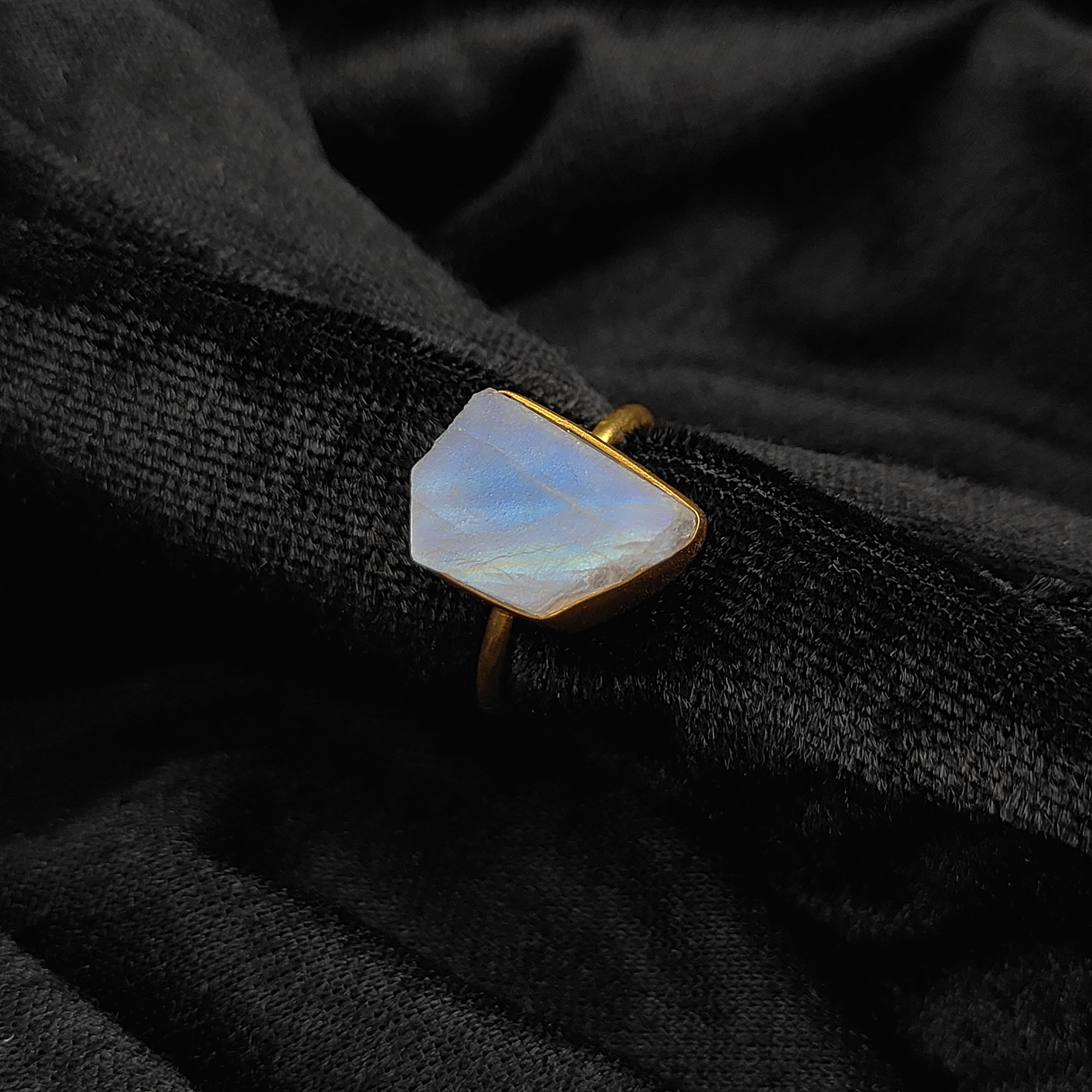 มูนสโตนสีรุ้ง