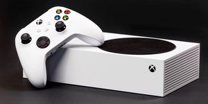 オリジナルブランド販売用マイクロソフトソフトXboxSeries Xコンソール1テラバイト + 2コントローラー & 10無料ゲームヘッドセット付き - Product Image 2
