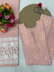 Hermoso traje de diseñador con interior y pent-dupatta con trabajo de hilo