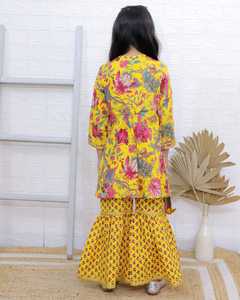 女孩儿童kurta garara套装<span class=keywords><strong>Lehenga</strong></span>配dupatta gota蕾丝面料棉康布利奇民族礼服女孩婚纱礼服