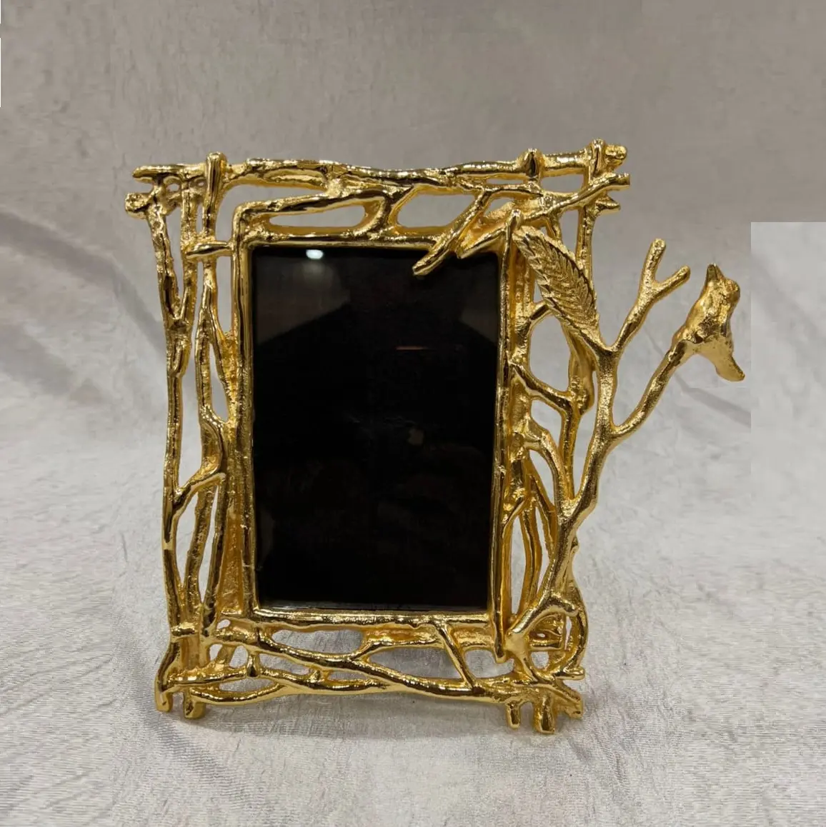 Aluminum Branches Photo Frame Glossy Gold Finishing Special Picture Photo Frame For Table Decorative Memorable Picture Frame