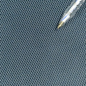 Design Fenster gitter und Verwendung im Freien Moskito netz Stoff Sechseckige Oberseite Neues Premium Polyester 20 m/kg - Product Image 1