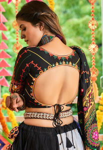 Lehenga Choli Fancyレース刺繍作品Dupattaインドデザイナーコレクション