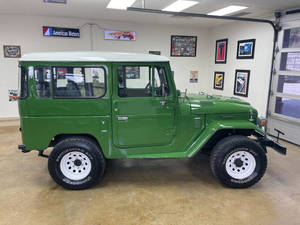 1978年に使用されたToyotyas LandCruisers FJ40 6人乗り、100% 完全に機能し、事故がなく、1年間の保証があります。 - Product Image 6