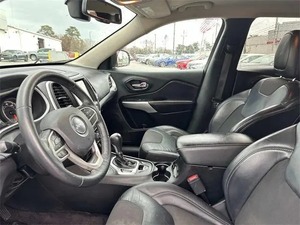 2018 Je-<span class=keywords><strong>ep</strong></span> Cherokee Latitude Plus temiz başlık deri koltuklu elektrikli SUV kullanıldı