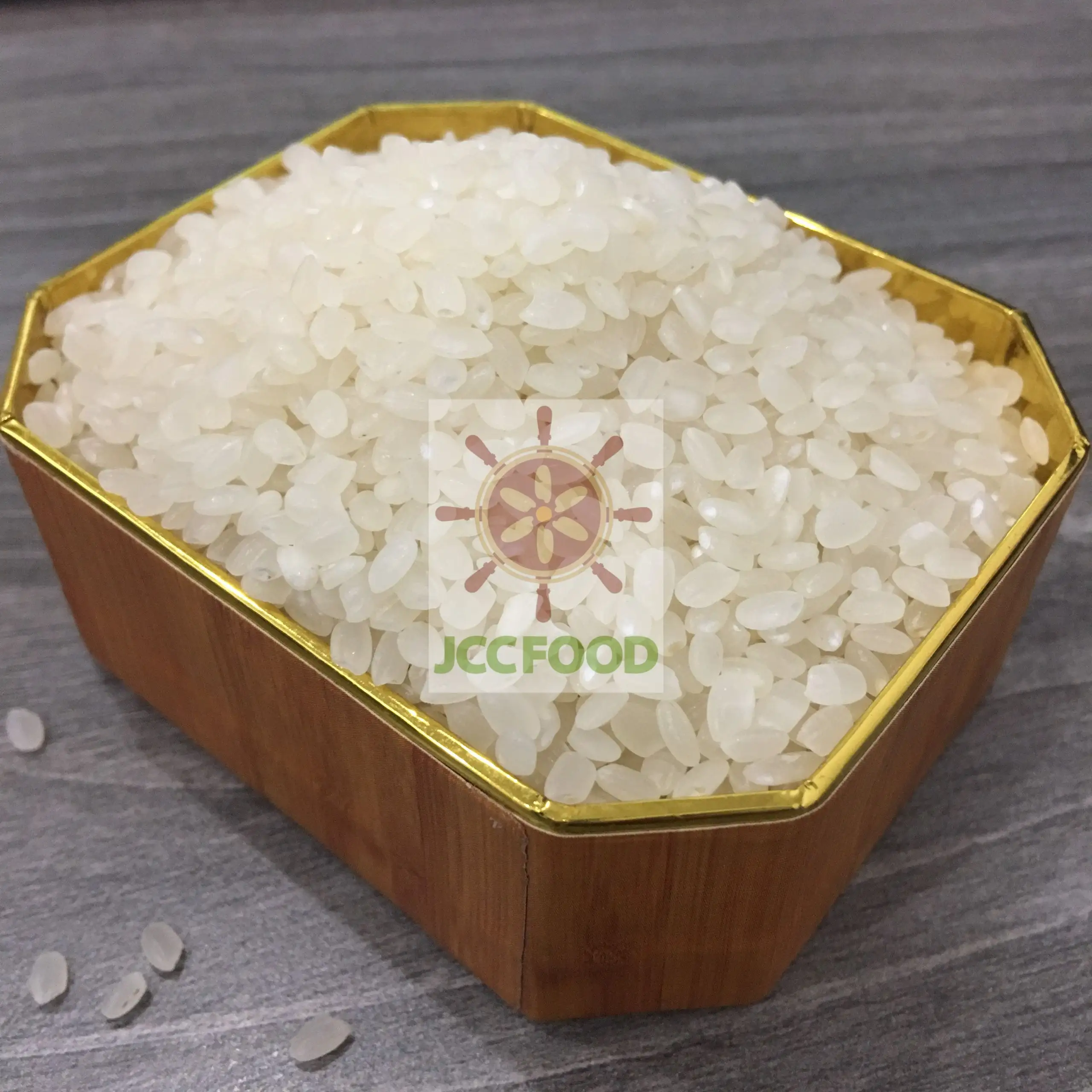 F & B-estantería de 24 meses de grano corto para SUSHI, arroz de buena calidad, 10% roto para venta al por mayor, de JCC, proveedor de arroz en VIETNAM