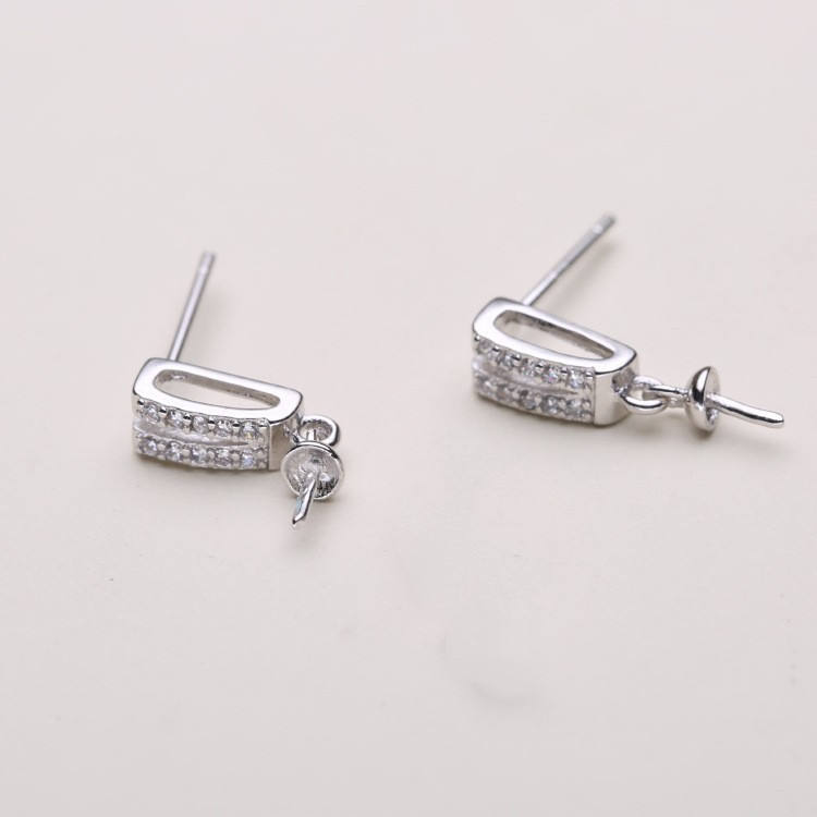Stud earrings (without pearls)