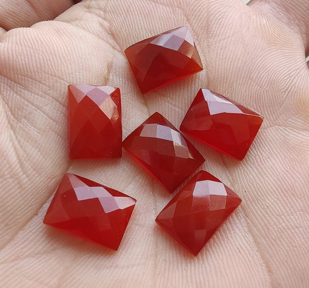 สีแดง