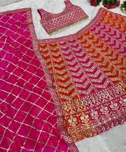 スパンコール刺繍LehengaCholiセット、芸術と魅力のきらめく傑作、すべての花嫁を星のように輝かせます。