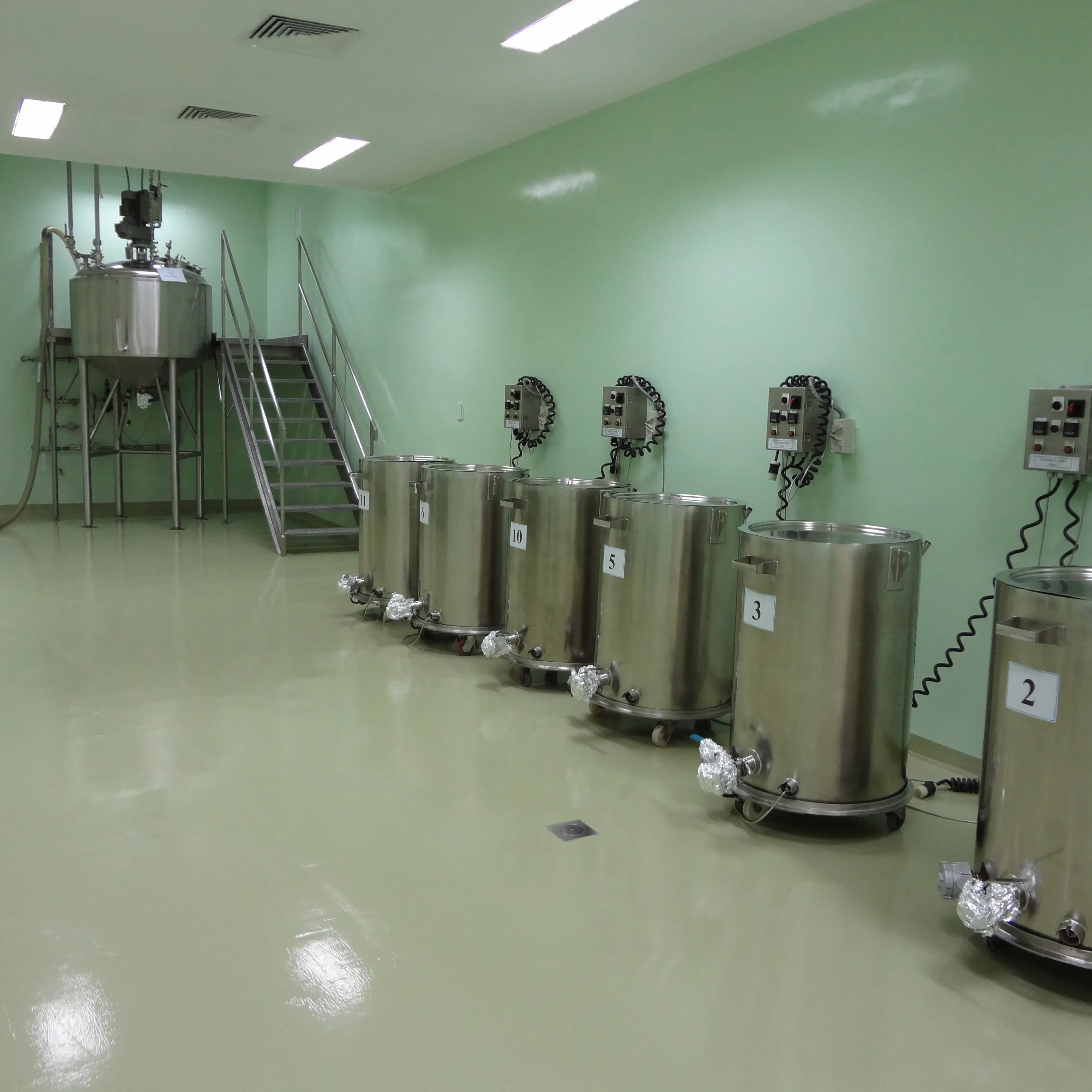 Gelatina Melting System (300 USG Melter Platform e escadas), misturadores e gelatina preparação tanques etc.