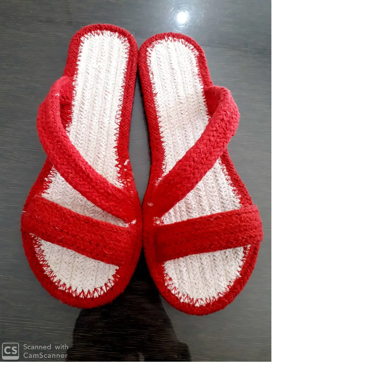 Pantofole tessute in cotone rosso e bianco su misura realizzate con fiber di cotone 100% ideali per hotel e resort