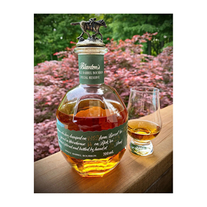 วิสกี้บูร์บองของ Blanton ขนาด750มล. หนาเรียบเนียนและผลิตขึ้นอย่างสมบูรณ์แบบสำหรับผู้ที่ชื่นชอบคุณภาพ - Product Image 3