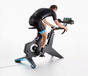 Garmin Tacxx <span class=keywords><strong>Neo</strong></span> bisikletleri ev kullanımı ve spor salonu uygulaması için akıllı kapalı eğitim bisikletleri