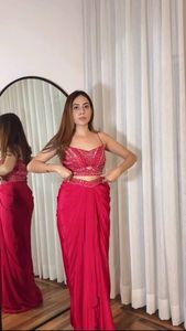 古董设计<span class=keywords><strong>Lehenga</strong></span> <span class=keywords><strong>Choli</strong></span>与刺绣作品在西方服装时尚婚礼季节以最优惠的价格