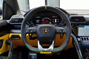 Lamborghini Urus için 2023 şehir ve Off-Road maceraları için sol direksiyon deri koltuklar arka kamera ile şık ve çok yönlü SUV