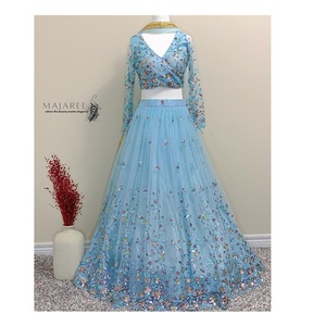インドブティックスカイブルーカラートレンディなパーティーウェアデザイナーLehenga Choliネットシルクとシーケンス作品を販売 - Product Image 1