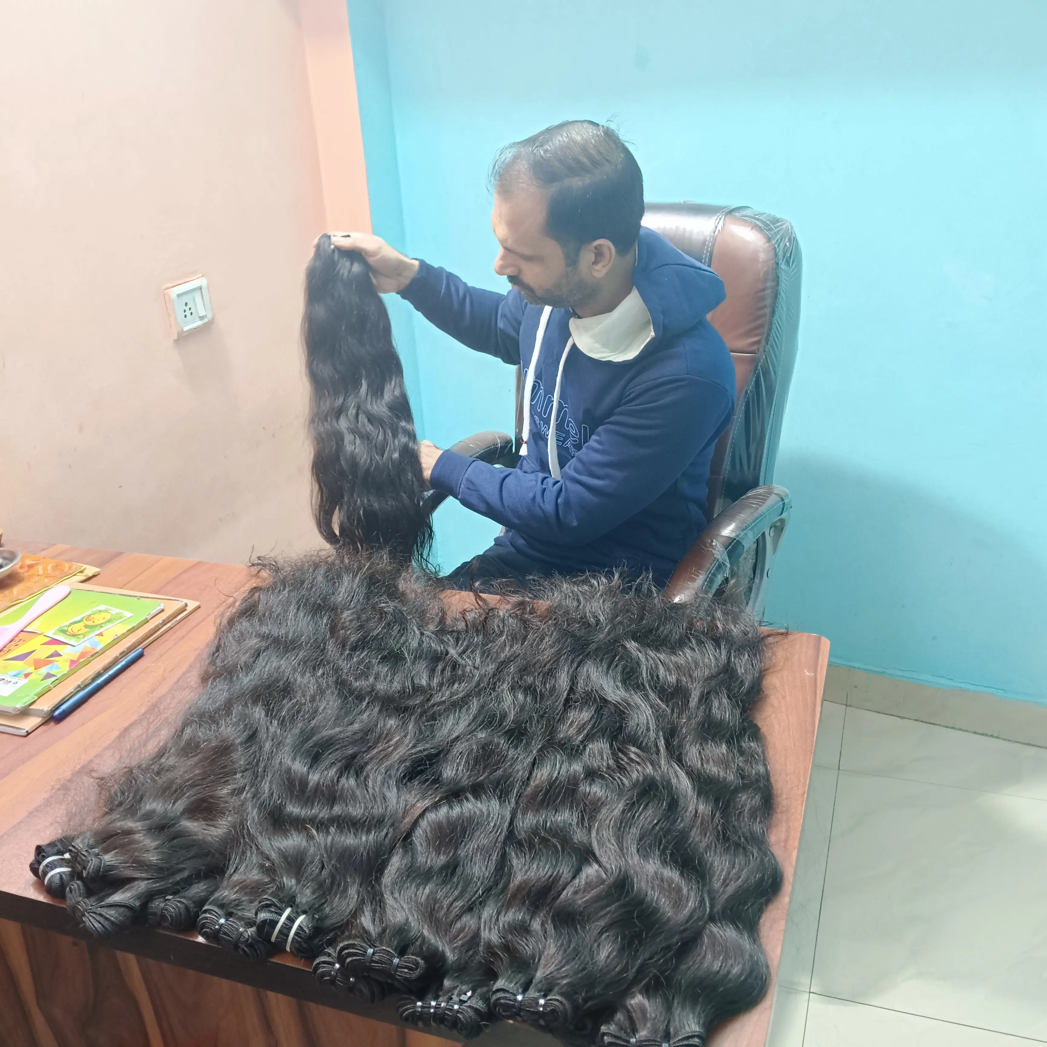 Fornecedor de cabelo indiano cru não processado Pacotes de cabelo indiano cru cutícula alinhada cabelo humano natural Kinky pacotes retos da Índia