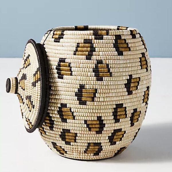 มีสีสัน