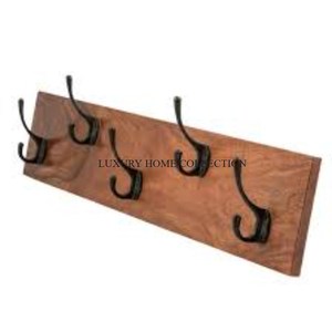 Fonksiyonel ve dekoratif organizasyon seçenekleri sunan modern evler için büyük talep ile şık metal duvar kancaları askıları